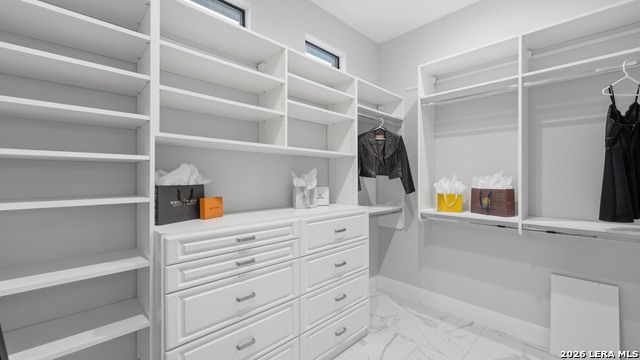 Image 28 of 66 For 2587 Falling Oak