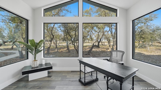 Image 31 of 66 For 2587 Falling Oak