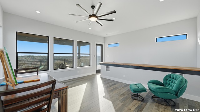 Image 36 of 66 For 2587 Falling Oak