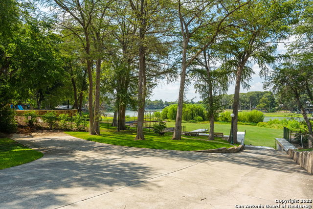 Listing photo id 38 for 124 Allens Bend