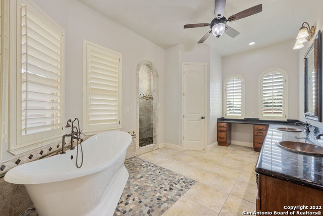 Listing photo id 4 for 124 Allens Bend