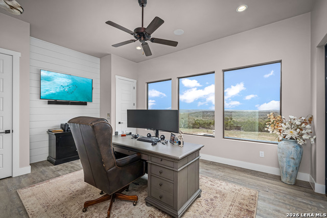 Image 32 of 50 For 526 Cantera  