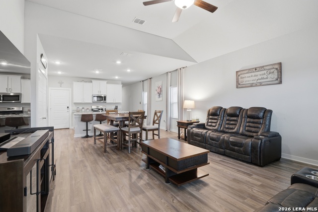 Image 9 of 30 For 827 Laurel  