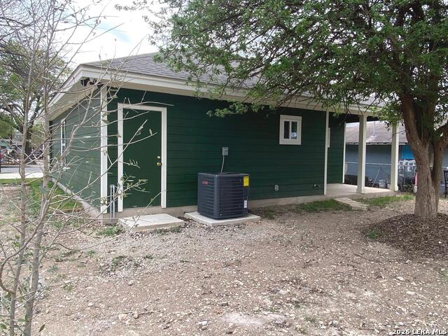 Image 18 of 30 For 723 S San Bernardo Ave