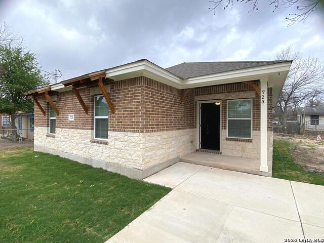 Image 4 of 30 For 723 S San Bernardo Ave