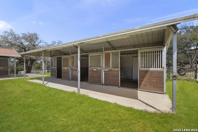 Listing photo id 53 for 1130 Stoney Ridge Rd