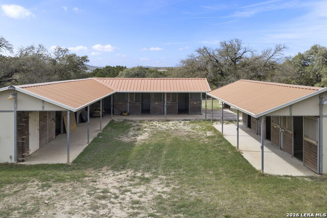 Listing photo id 67 for 1130 Stoney Ridge Rd