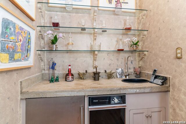 Listing photo id 10 for 122 Chester  Apt 2