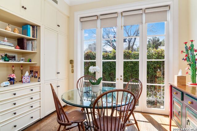 Listing photo id 13 for 122 Chester  Apt 2