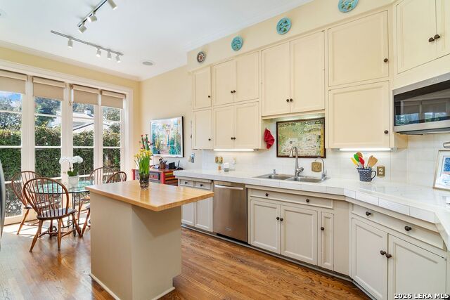 Listing photo id 16 for 122 Chester  Apt 2