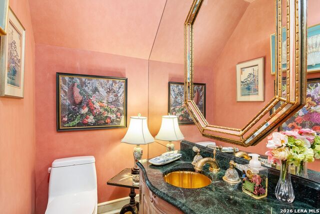 Listing photo id 17 for 122 Chester  Apt 2