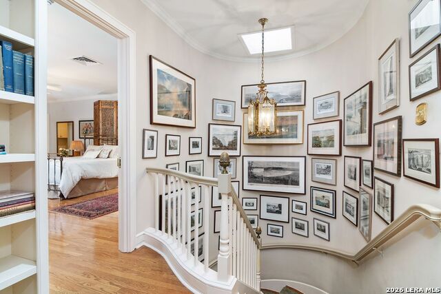 Listing photo id 18 for 122 Chester  Apt 2