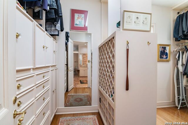 Listing photo id 21 for 122 Chester  Apt 2