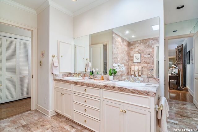 Listing photo id 22 for 122 Chester  Apt 2