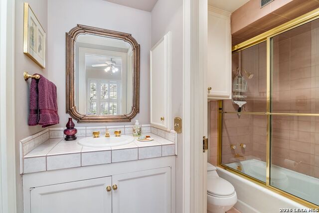 Listing photo id 25 for 122 Chester  Apt 2