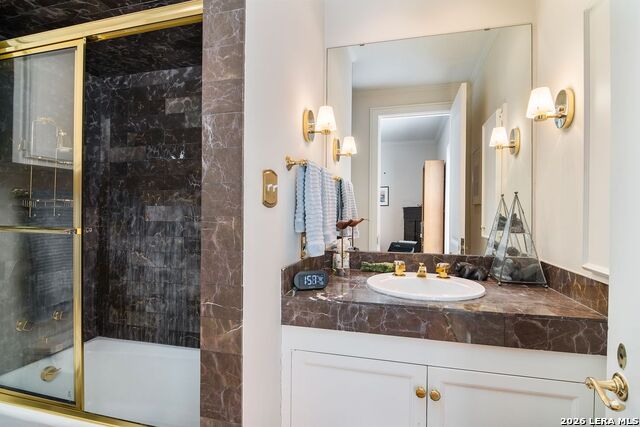 Listing photo id 27 for 122 Chester  Apt 2