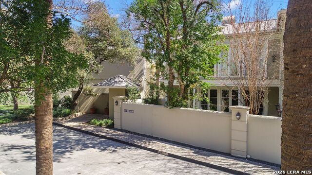 Listing photo id 30 for 122 Chester  Apt 2