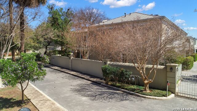 Listing photo id 31 for 122 Chester  Apt 2