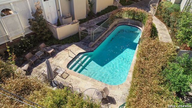 Listing photo id 33 for 122 Chester  Apt 2