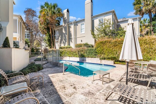 Listing photo id 34 for 122 Chester  Apt 2