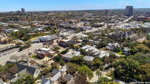 Listing photo id 39 for 122 Chester  Apt 2