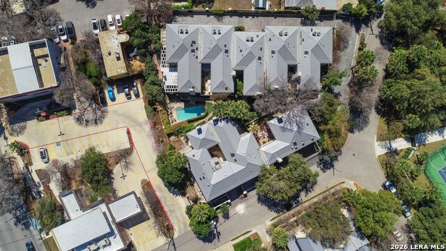 Listing photo id 40 for 122 Chester  Apt 2