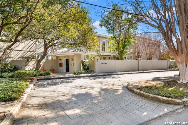 Listing photo id 42 for 122 Chester  Apt 2