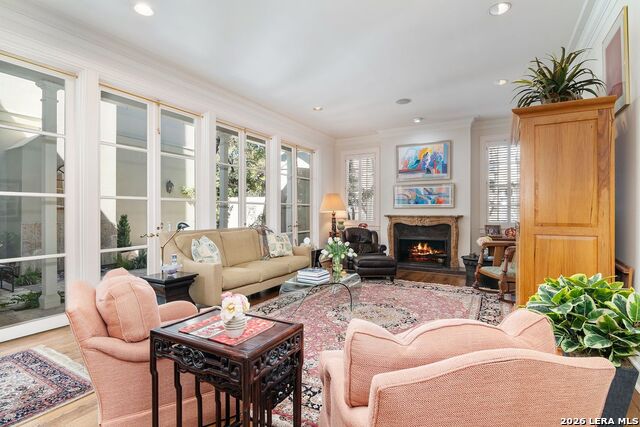 Listing photo id 7 for 122 Chester  Apt 2