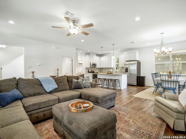 Image 4 of 30 For 660 Mockingbird