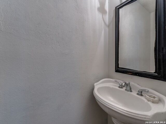 Image 18 of 25 For 6923 Raintree