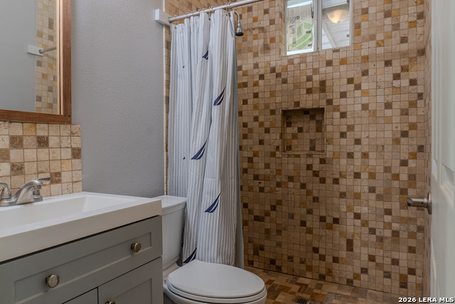 Image 16 of 43 For 918 New Laredo