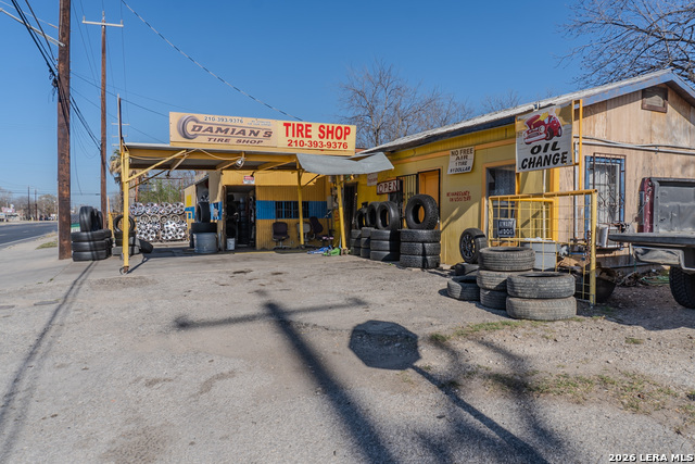 Image 2 of 43 For 918 New Laredo