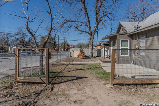 Image 31 of 43 For 918 New Laredo