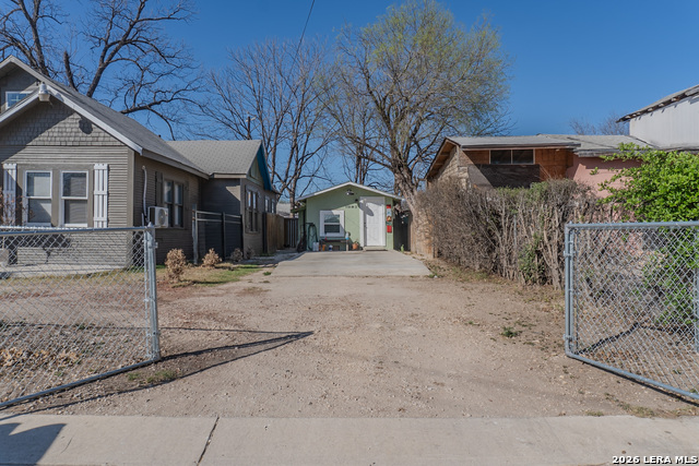 Image 33 of 43 For 918 New Laredo