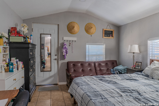 Image 40 of 43 For 918 New Laredo