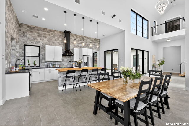 Image 16 of 72 For 8024 Alton  