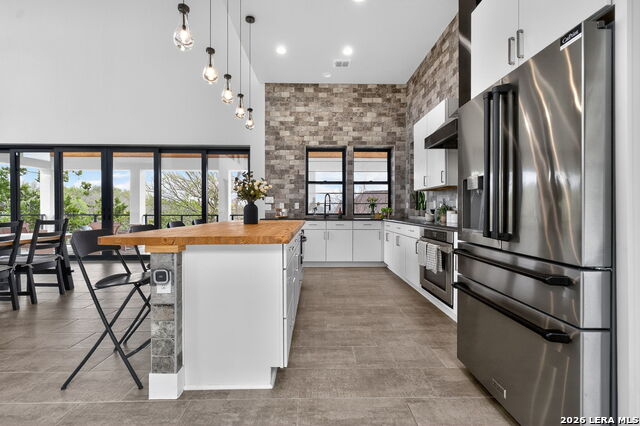 Image 18 of 72 For 8024 Alton  