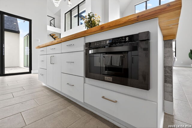 Image 19 of 72 For 8024 Alton  