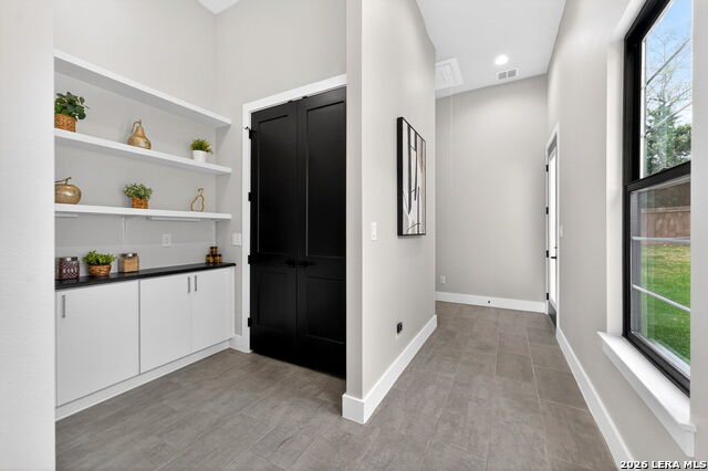 Image 22 of 72 For 8024 Alton  