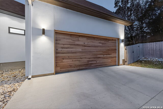 Image 5 of 72 For 8024 Alton  