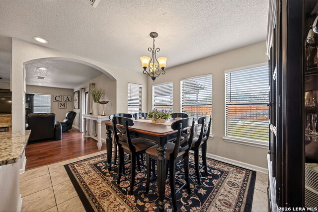 Listing photo id 8 for 18622 Wooded Creek