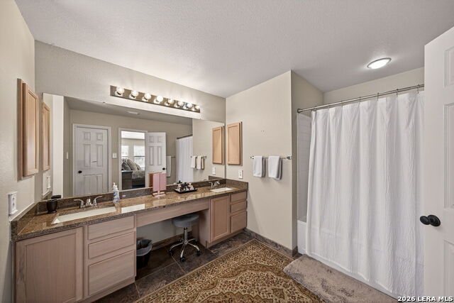 Listing photo id 14 for 18622 Wooded Creek