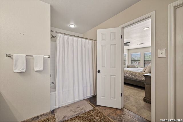 Listing photo id 15 for 18622 Wooded Creek