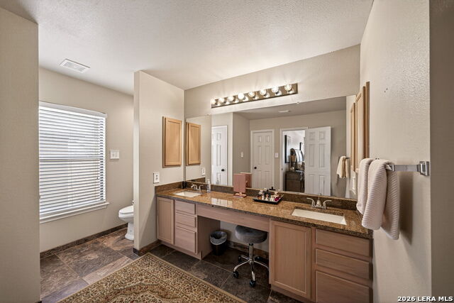 Listing photo id 16 for 18622 Wooded Creek