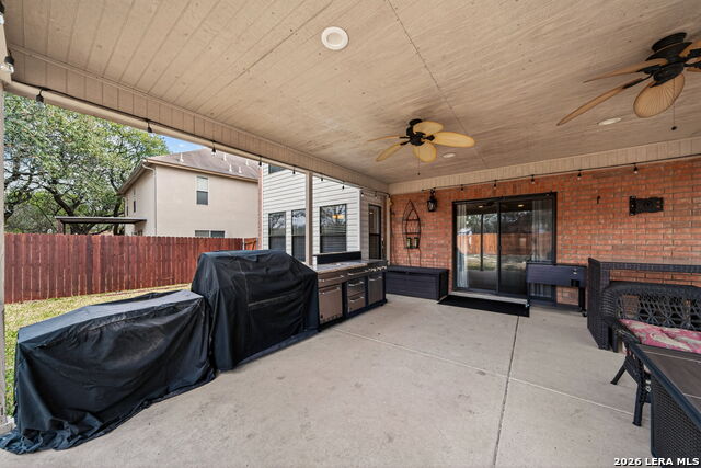 Listing photo id 22 for 18622 Wooded Creek