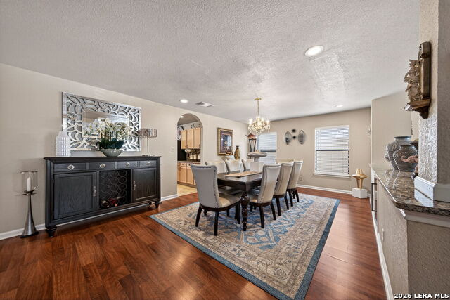 Listing photo id 1 for 18622 Wooded Creek