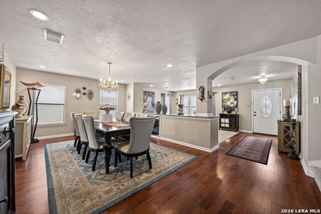 Listing photo id 2 for 18622 Wooded Creek