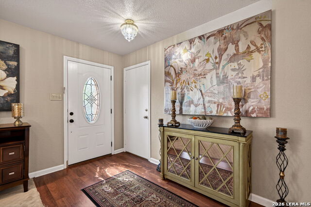 Listing photo id 4 for 18622 Wooded Creek