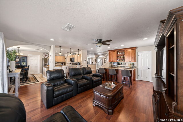 Listing photo id 6 for 18622 Wooded Creek