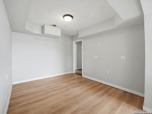 Listing photo id 17 for 305 Toepperwein